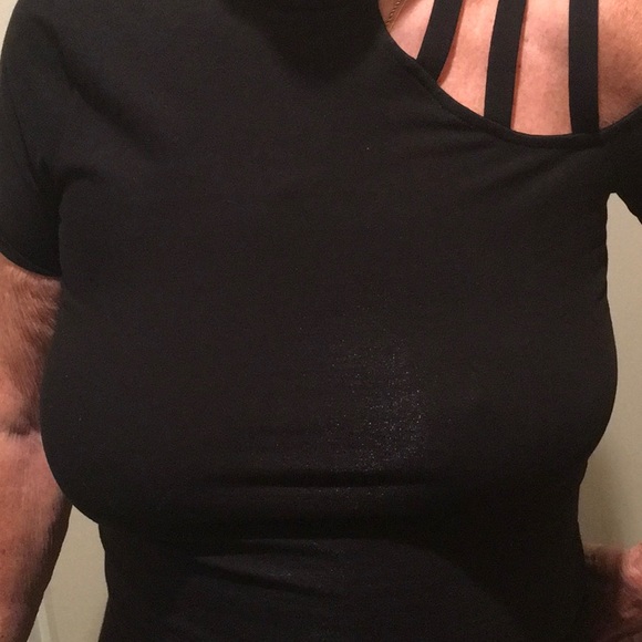 TOP BY EXPRESS ONE ELEVEN CUT OUT&COLD SHOULDER SM - Picture 2 of 7